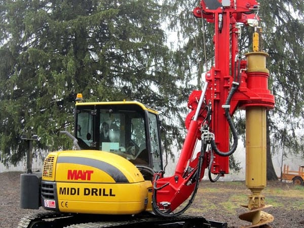 Foraje piloți România - Utilaj de forat piloți Mait Midi Drill, galben și roșu, cu șnec montat