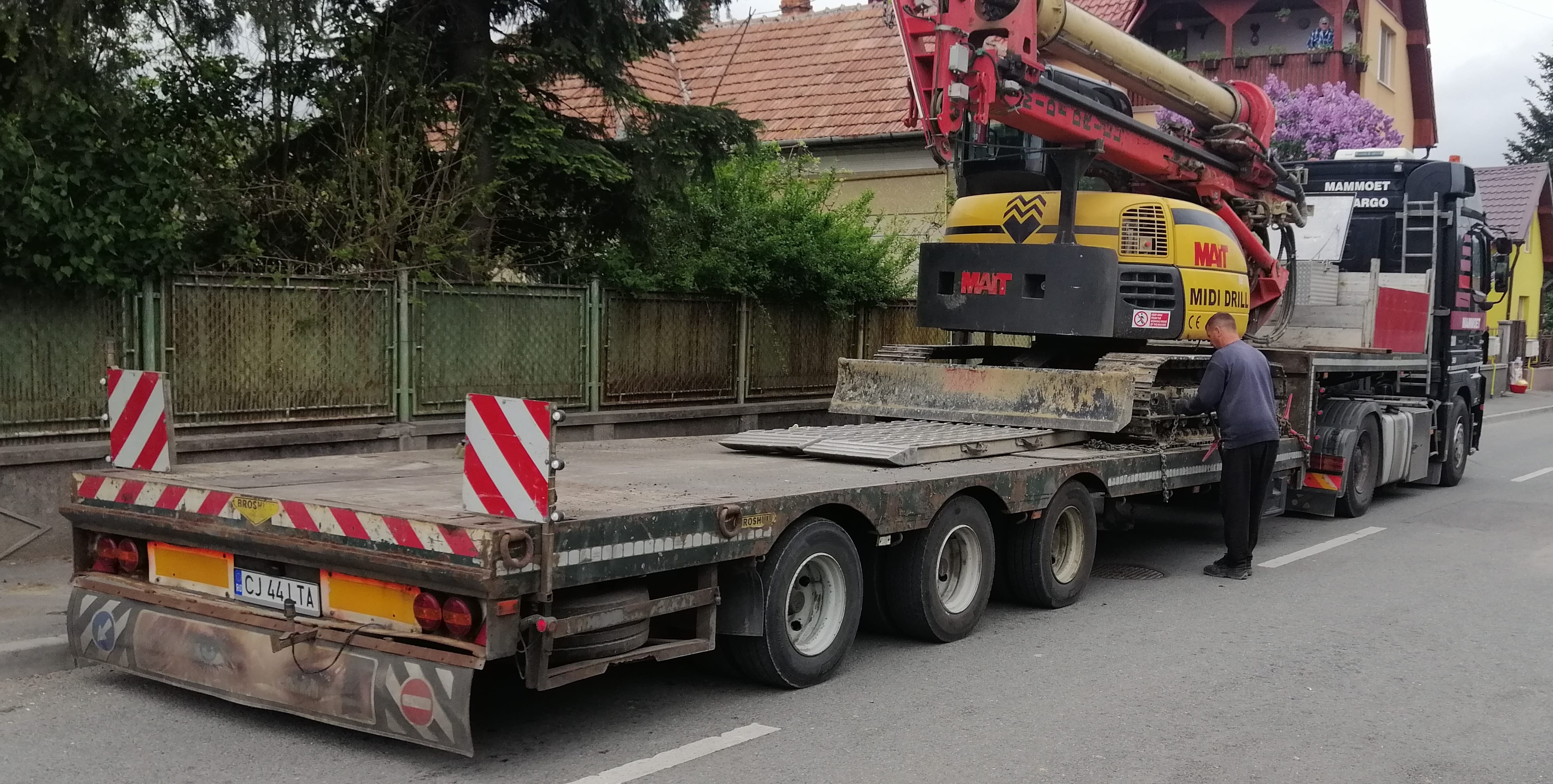 Piloti forati Cluj - Transport utilaj de foraj